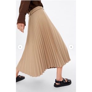 Zara cream pleated skirt with belt